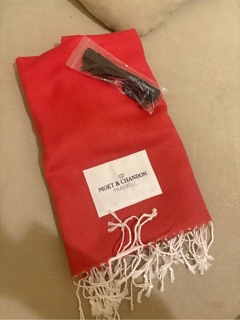 Moet & Chandon x Pharrell - NEW red blanket